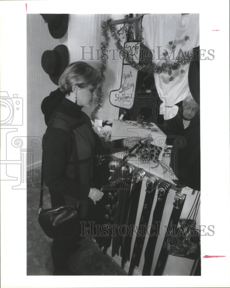 1992 Judith McGuire Christmas shopping at Cotton Club store, Houston - Historic Images