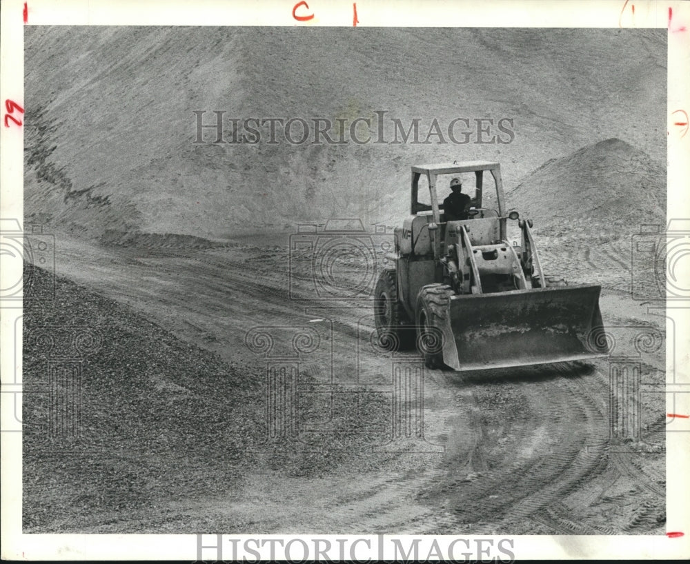 1981 Press Photo Construction equipment, Houston - hca15393 - Historic Images