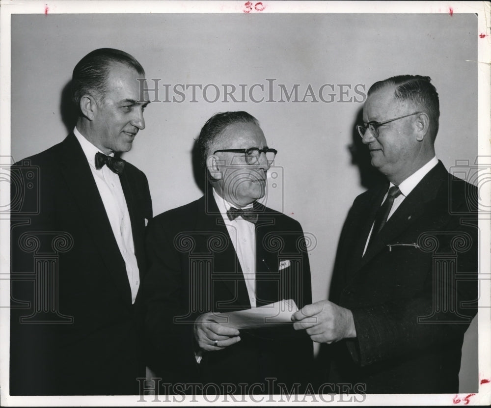 1956 Press Photo Officials of Continental Bank &amp; Trust Co. in Houston. - Historic Images