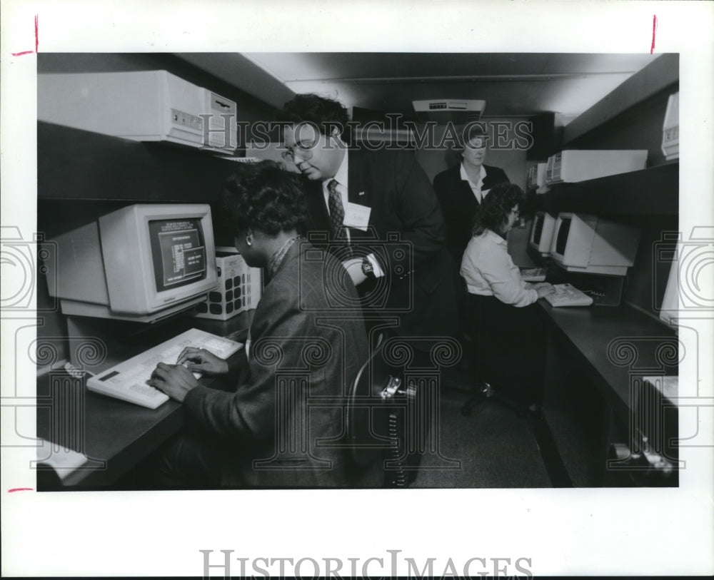 1989 Mobile computer laboratory, On Site Computer Training Astrohall - Historic Images