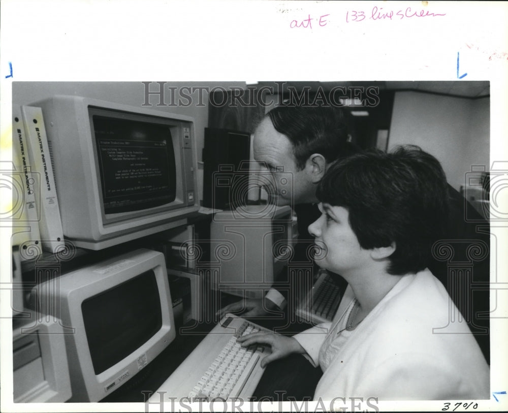 1988 Susan King and Joe Dougharty operate computer bulletin board - Historic Images