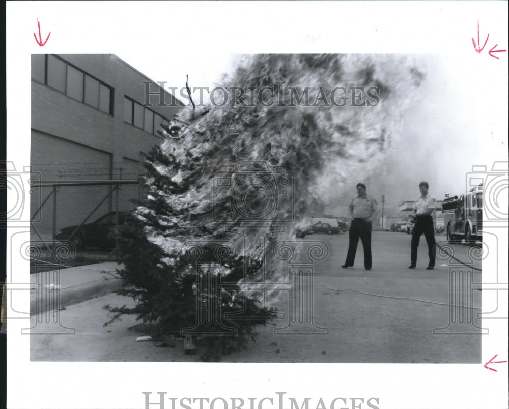 1993 Dry Christmas Tree test fire by Houston Fire Department - Historic Images