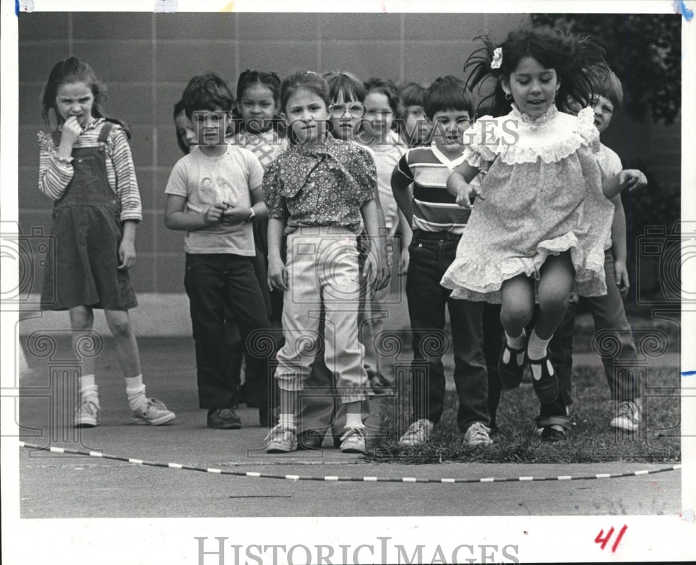 1983 Jessica Morales Leads Elementary School Children in Jump Rope. - Historic Images