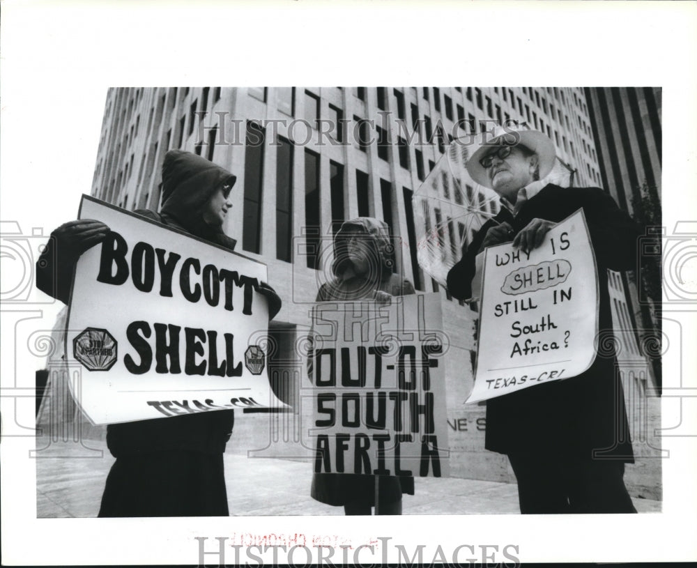 1988 Protesters & Apartheid Demonstration Outside Shell Co, Houston - Historic Images