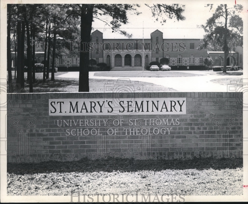 1974 University of St. Thomas, St. Mary's seminary - Historic Images