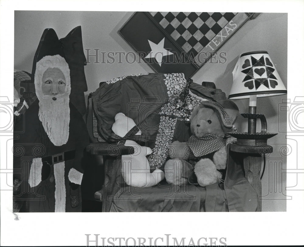 1984 Display of Christmas decorations - Historic Images