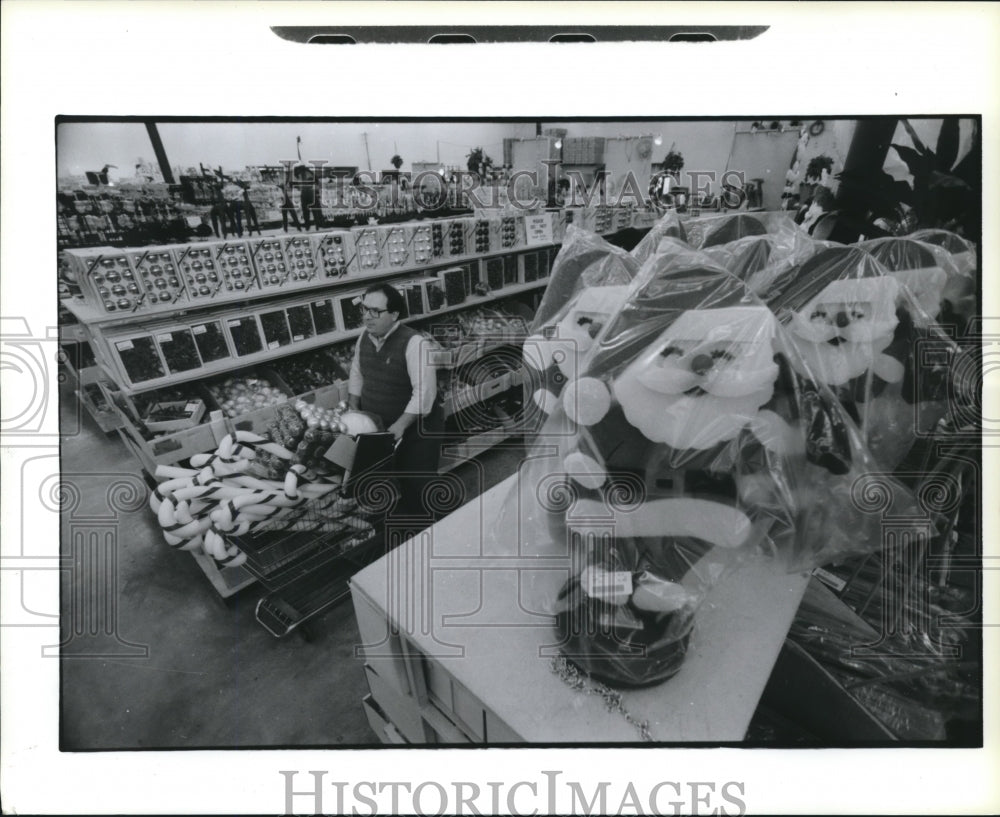 1972 Press Photo Store full of Christmas decorations in Houston - hca15721 - Historic Images