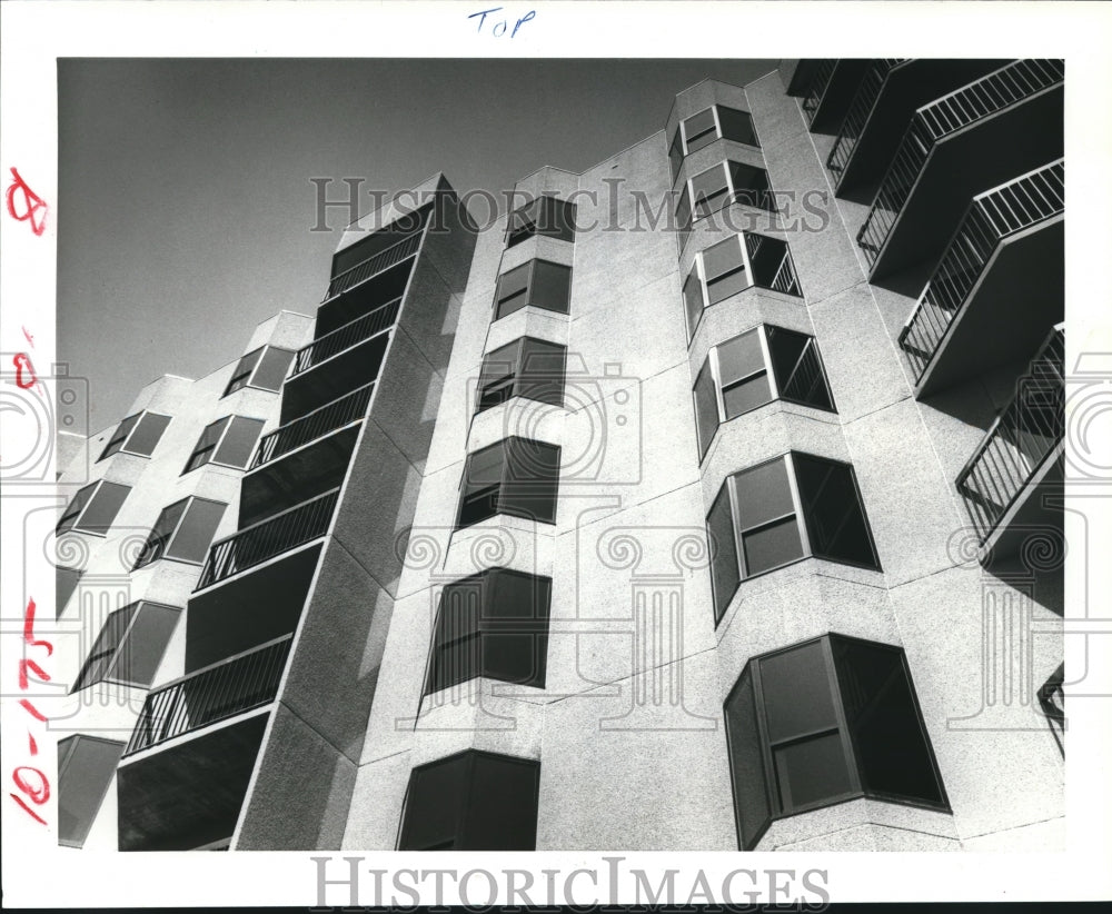 1980 Press Photo Construction of Woodway Place Atrium Condominiums in Houston - Historic Images
