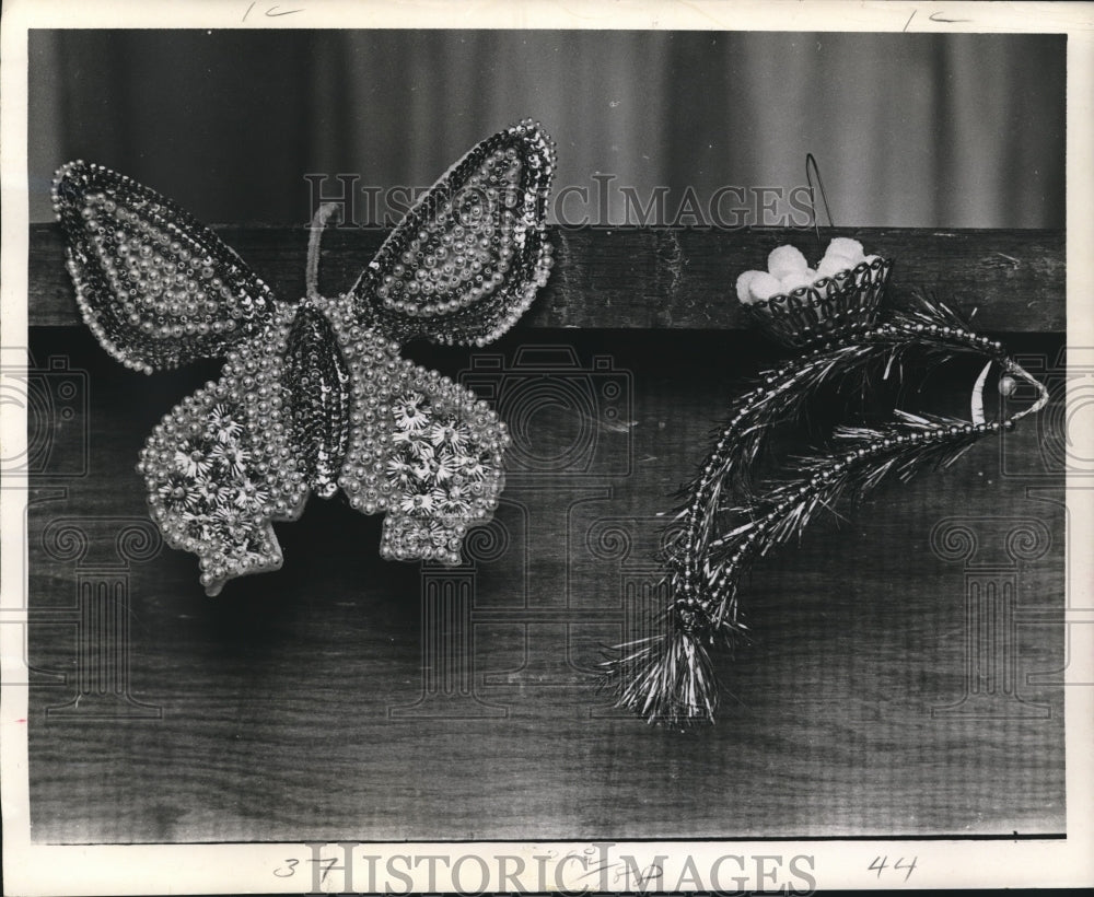 1967 Press Photo Fish With Basket &amp; Butterfly Christmas Gifts - hca15838 - Historic Images