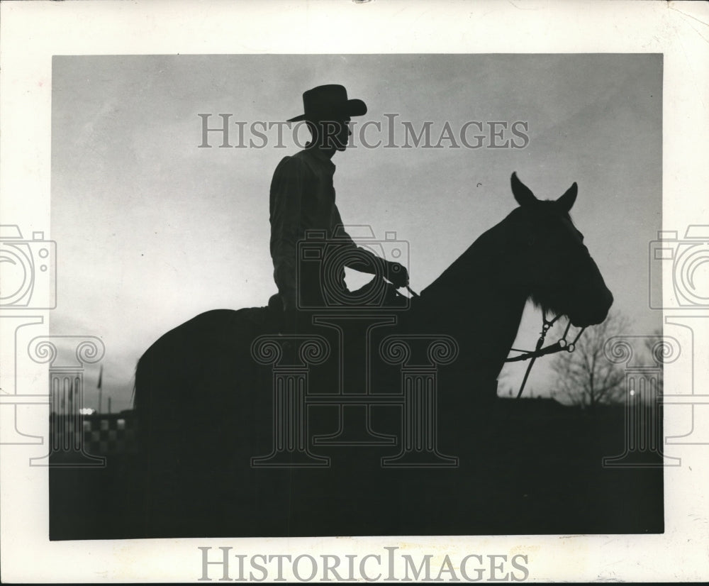 1960 Press Photo Tommy Flannikan watches sunset at Houston Fat Stock Show - Historic Images