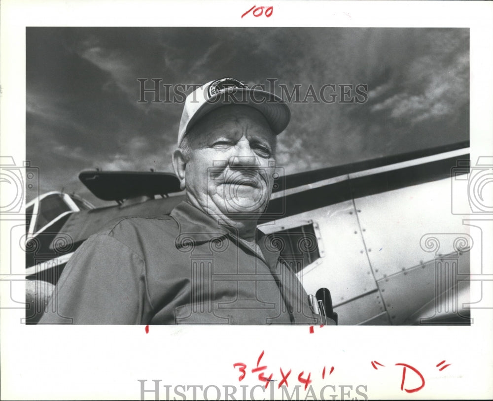 1981 Mel Chynoweth Of Rosenberg An Agricultural Crop Dusting Pilot. - Historic Images