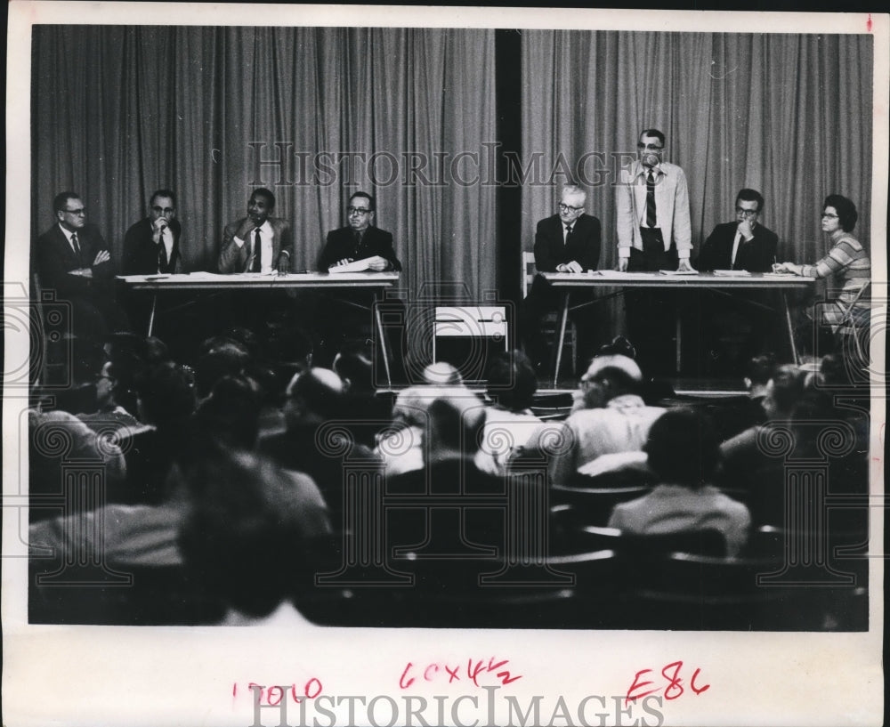 1969 Press Photo Crosby, Texas School Board Superintendent &amp; Members at Meeting. - Historic Images