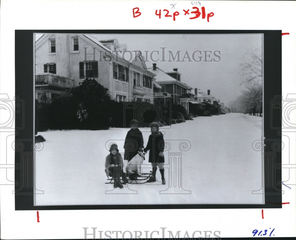 1924 Children &amp; Dog Play in Snow Outside Courtlandt Place, Houston - Historic Images