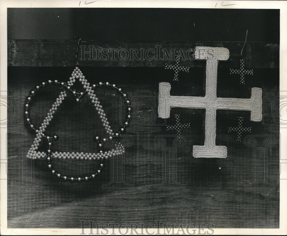 1967 Press Photo Christmas Triangle on Trefoil &amp; Jerusalem Cross. - hca16308 - Historic Images