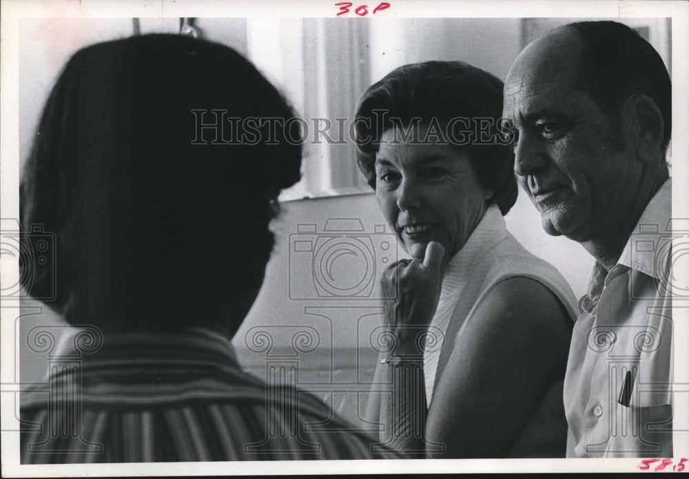 1971 Press Photo Lehmann and Vivian Duke help with court volunteer services-Historic Images