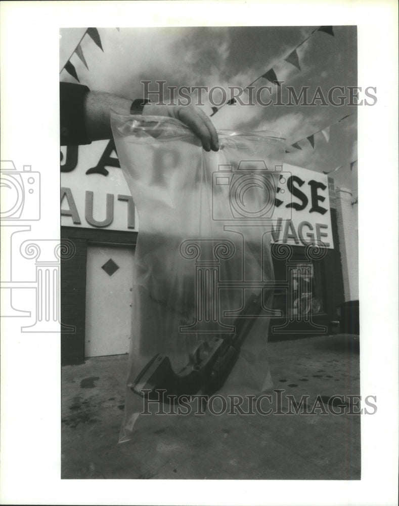 1989 Owners Gun Found in A Burglary in Houston. - Historic Images