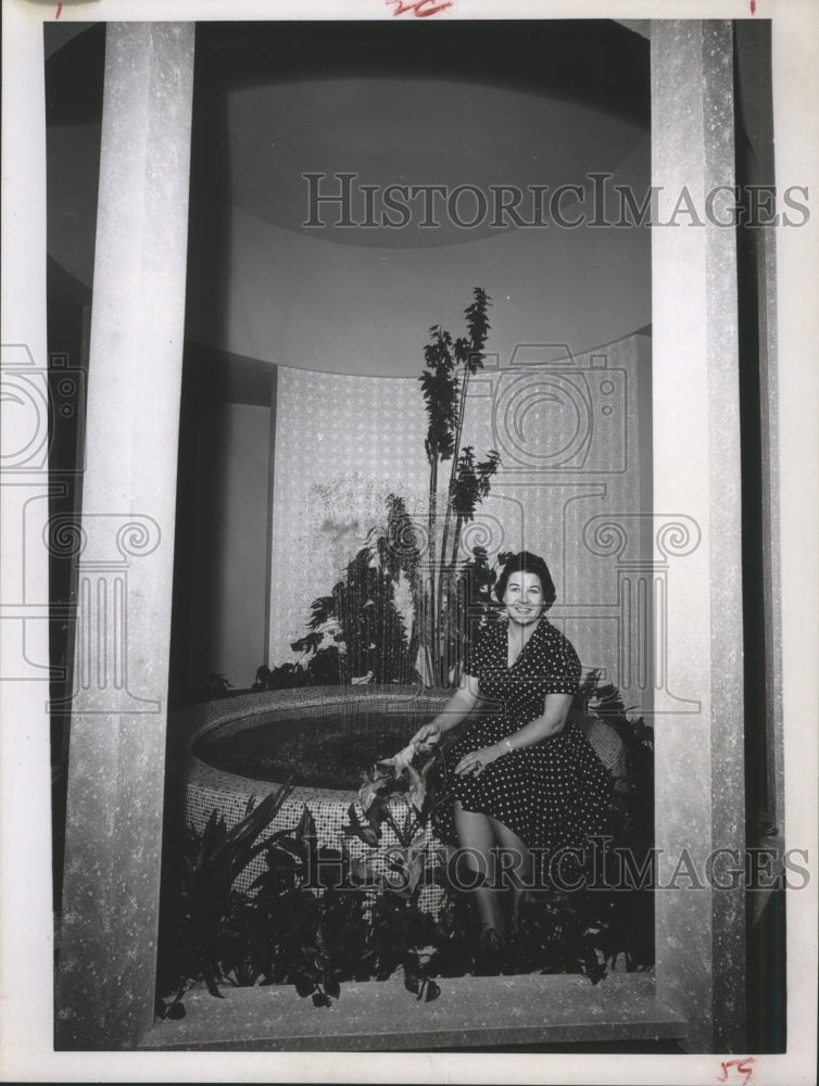 1960 Press Photo Mrs. Clara Storey near garden pool - hca16534-Historic Images