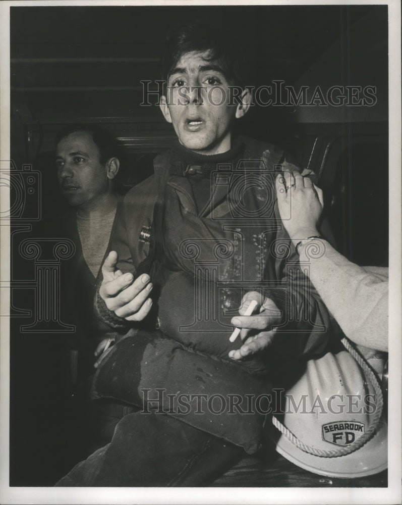 1968 Press Photo Seabrook Fire Department Helps Victim - hca16629 - Historic Images