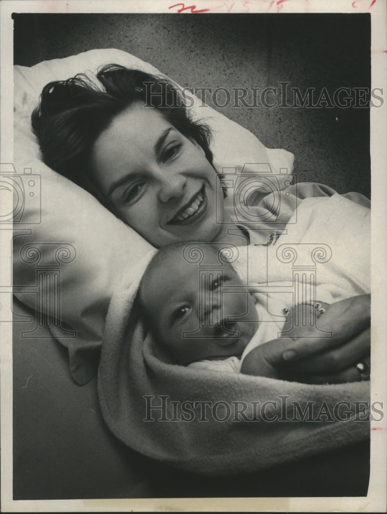 1964 Press Photo Baby born to Mr. and Mrs. Charles Perkins at Galena Park - Historic Images