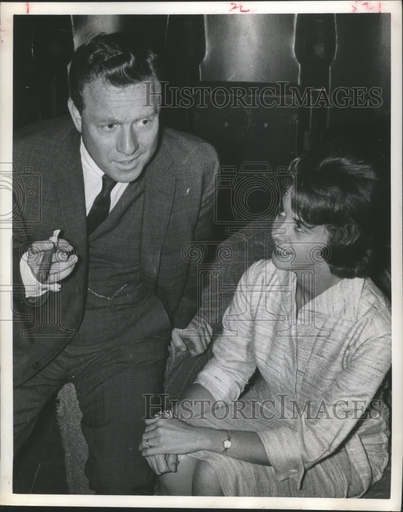 1963 Press Photo Leonard Jacobs and Mrs. Glen Dorflinger in Country Playhouse - Historic Images