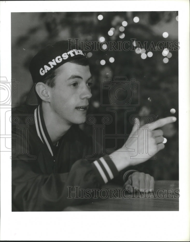 1990 Volunteer for Covenant House in Houston - Historic Images