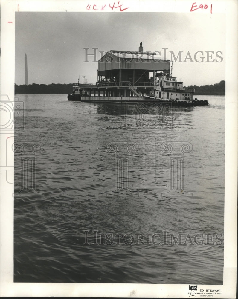 1969 Press Photo Barge Mounted Compressor Station Destined For Shell Oil Co. - Historic Images