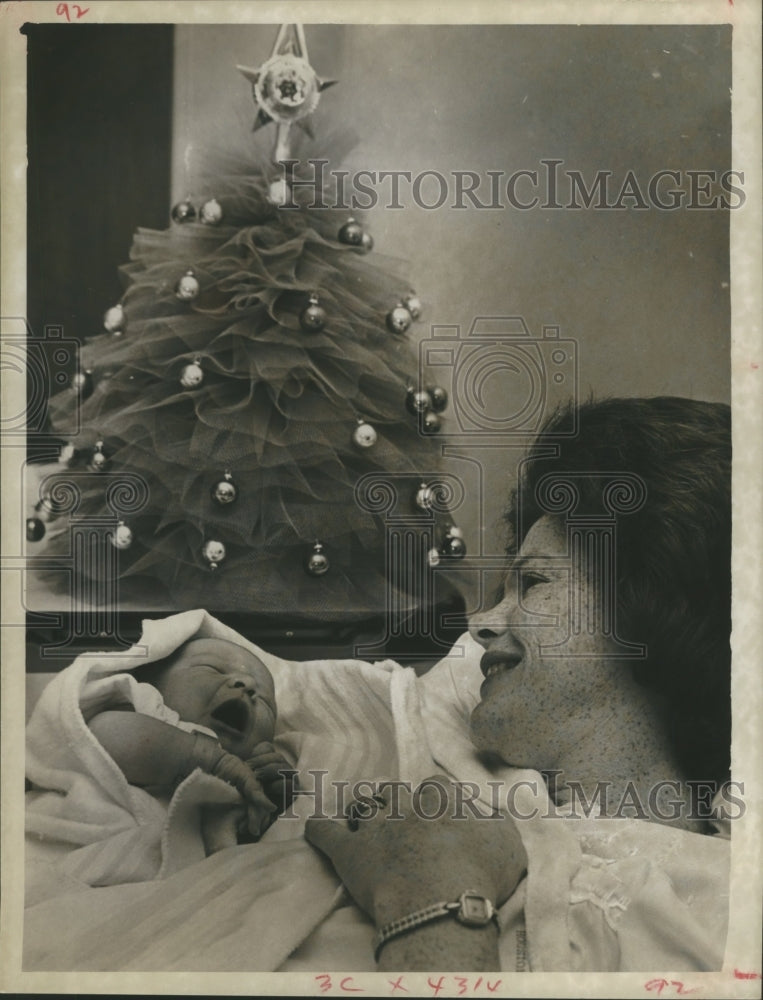 1965 Press Photo Baby Christopher Edward born to Mrs. Milam, Houston - hca16955- Historic Images