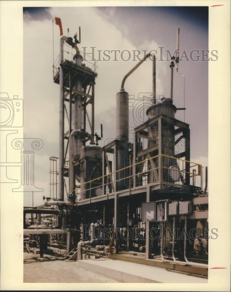 1995 Chevron's SulFerox hydrogen sulfide abatement system-Historic Images
