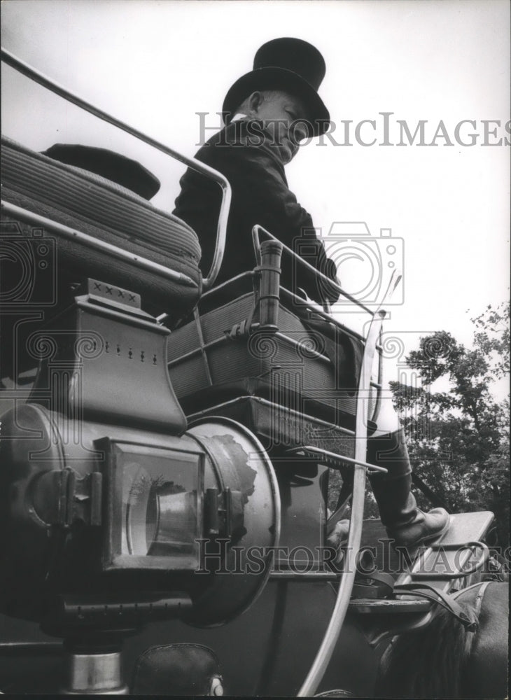 1964 Press Photo J. Pabst In Driver&#39;s Seat Of His Park Drag Coach. - hca17094 - Historic Images