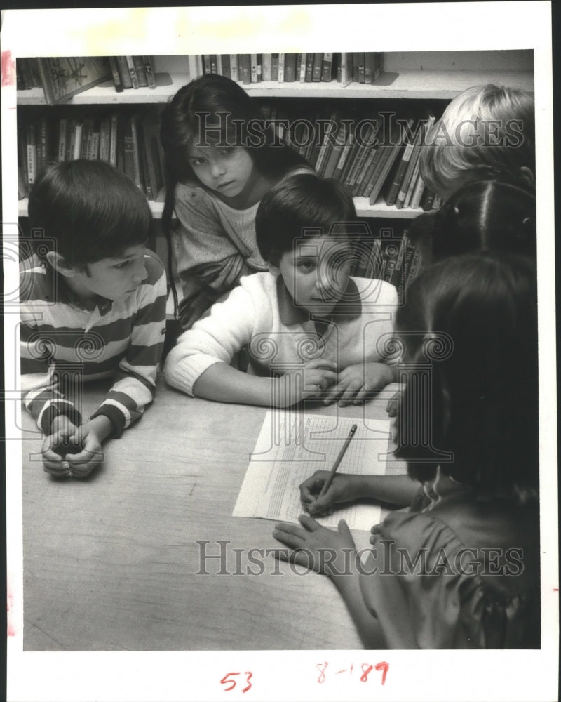 1984 Press Photo Youths at Poe Elementary School for Children&#39;s Day, Houston - Historic Images