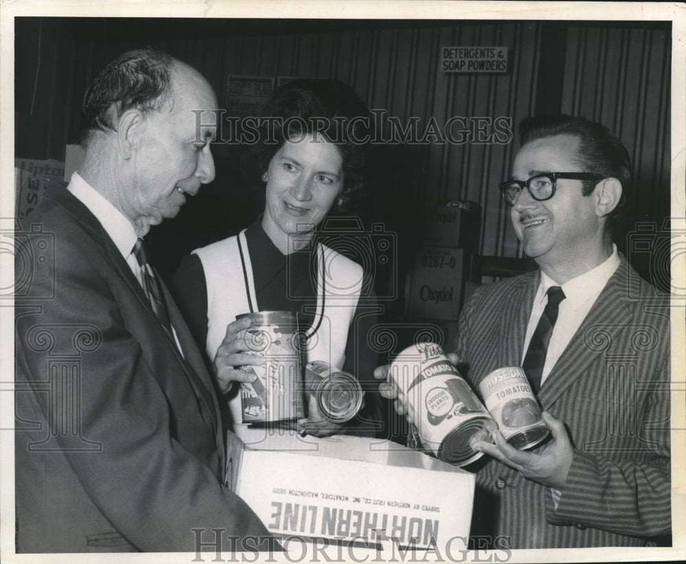 1969 Press Photo Rev. John Fuller &amp; Others Donated Food For Christmas in Houston - Historic Images