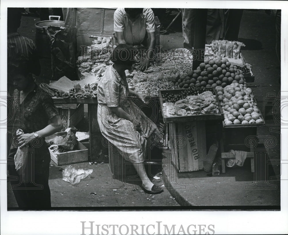 1967 Press Photo Workers at a produce market in Caracas - hca17233 - Historic Images