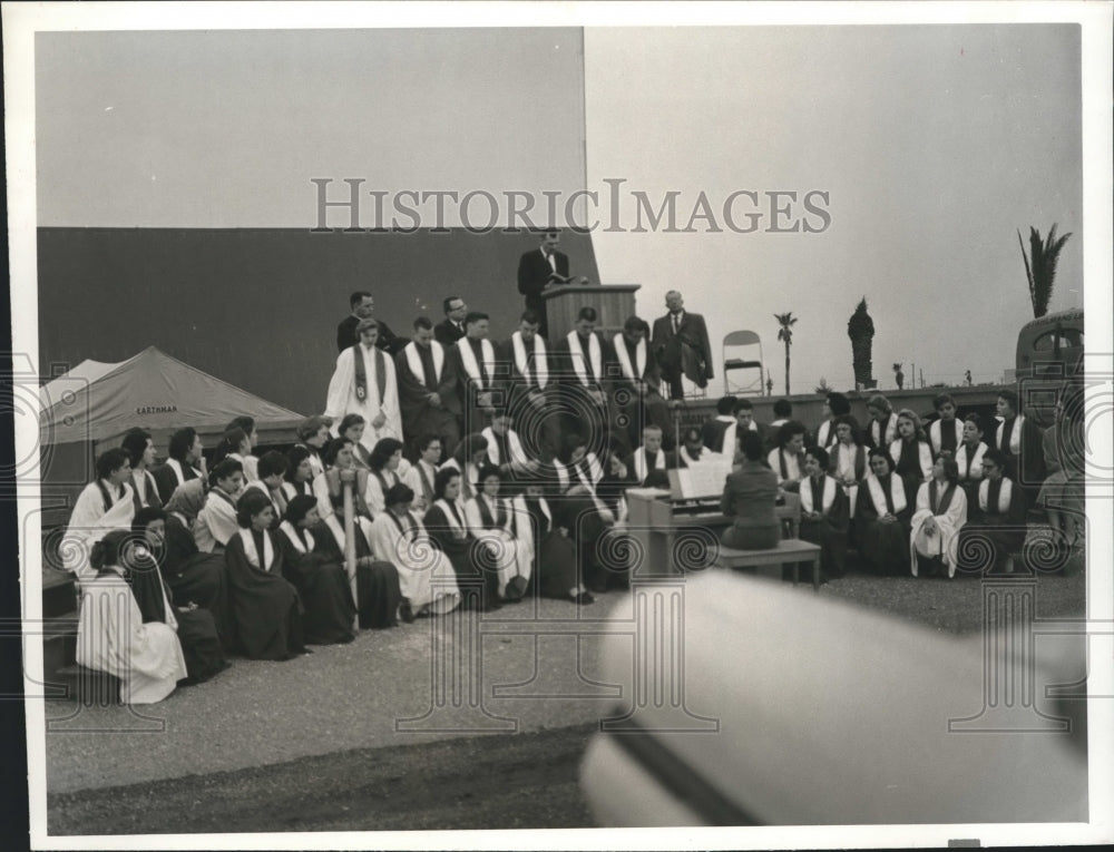 1959 Press Photo Ourdoor Easter service - hca17307 - Historic Images