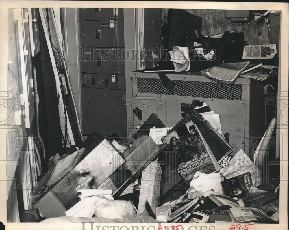 1976 Press Photo Items At Contemporary Arts Museum In Houston After Flood. - Historic Images