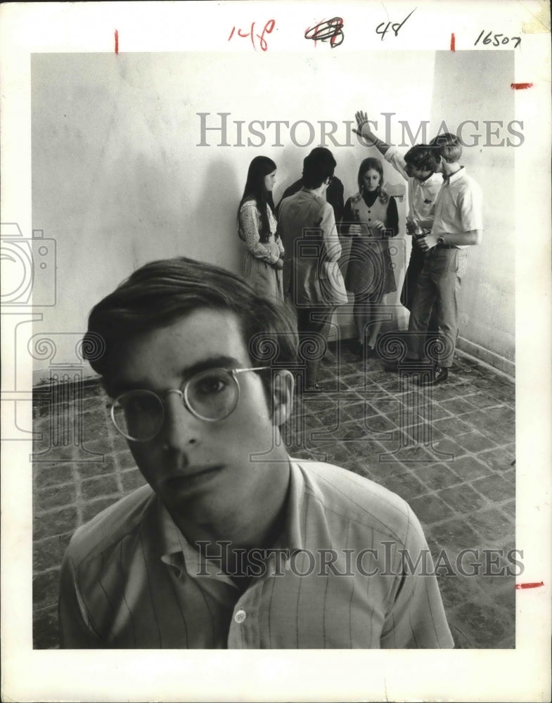 1969 Press Photo Houston young people pose about drug abuse, Houston - hca18094 - Historic Images