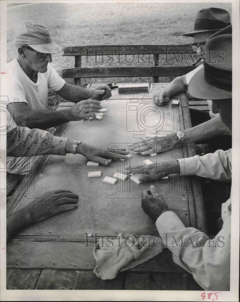 1968 Press Photo Senior Citizens Playing a Game of Dominoes in Old Heights Park. - Historic Images