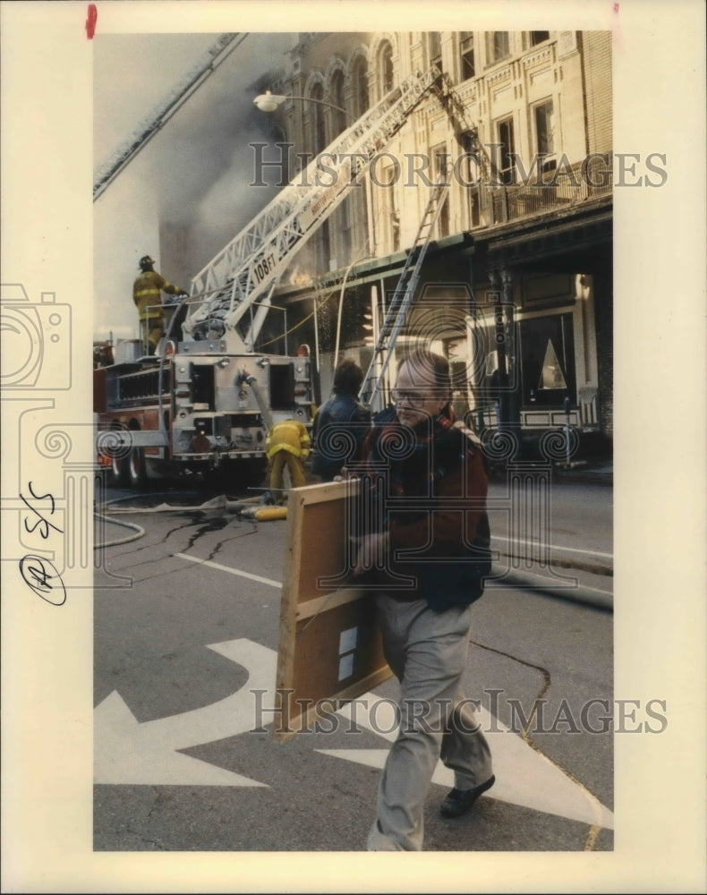 1989 Perry House Carries Painting After Fire At DiverseWorks Houston - Historic Images