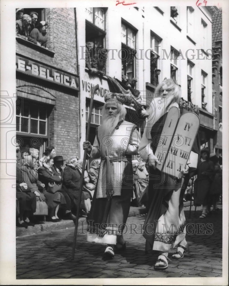 1969 Press Photo Actors Portray Moses at Easter Celebration. - hca18134 - Historic Images