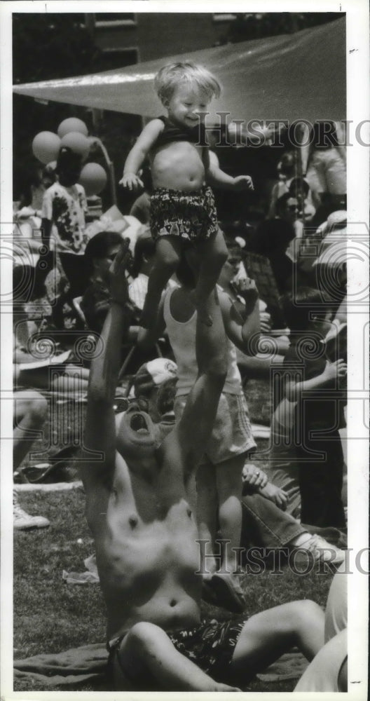 1990 Clay Sinclair & Kyle Sikes At Earth Day Celebration, Houston. - Historic Images