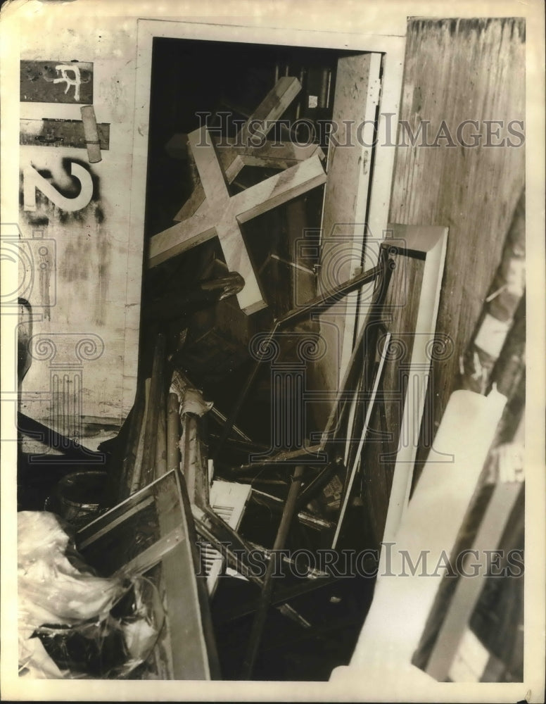 1977 Press Photo Disaster After Flood At Contemporary Arts Museum in Houston. - Historic Images