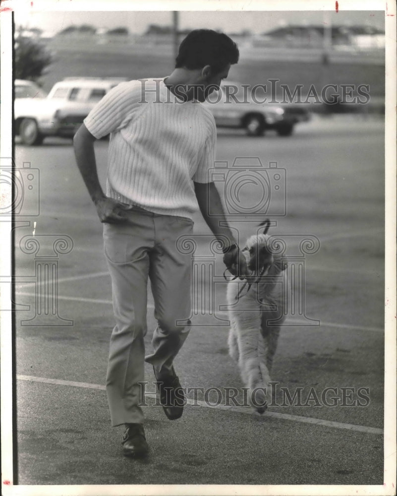 1970 Press Photo Walter Green teaches his Dog to trot, Houston - hca18556 - Historic Images