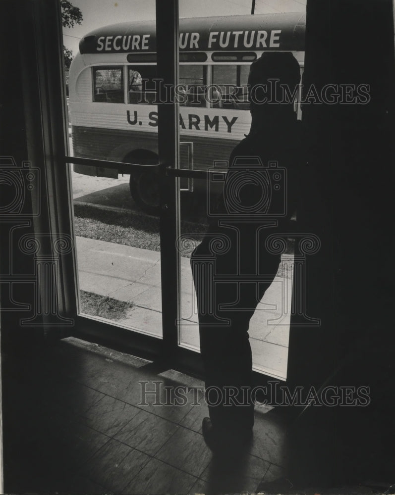 1965 Press Photo Draftee Ponders His Future As Bus Parks In Houston. - hca18600 - Historic Images