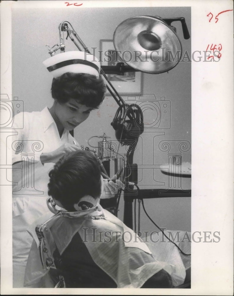 1968 Press Photo Hygienists help with the &quot;Four-Handed&quot; work for dentists - Historic Images