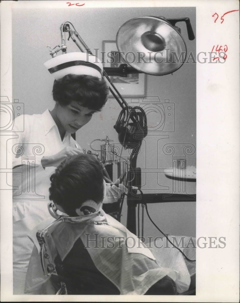 1968 Press Photo Hygienists help with the "Four-Handed" work for dentists - Historic Images