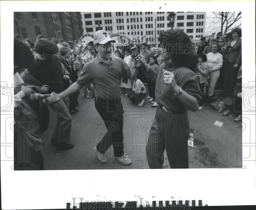 1986 Armin Cantini and Dancie Ware dance at Galveston Mardi Gras - Historic Images