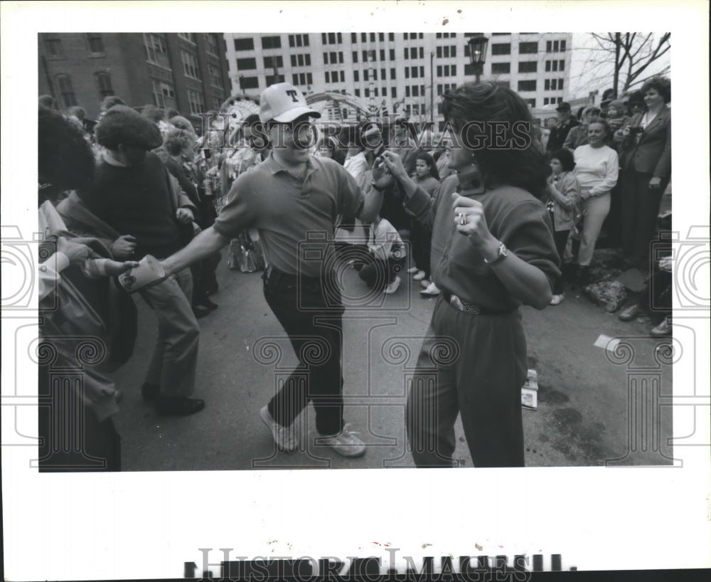 1986 Armin Cantini and Dancie Ware dance at Galveston Mardi Gras - Historic Images