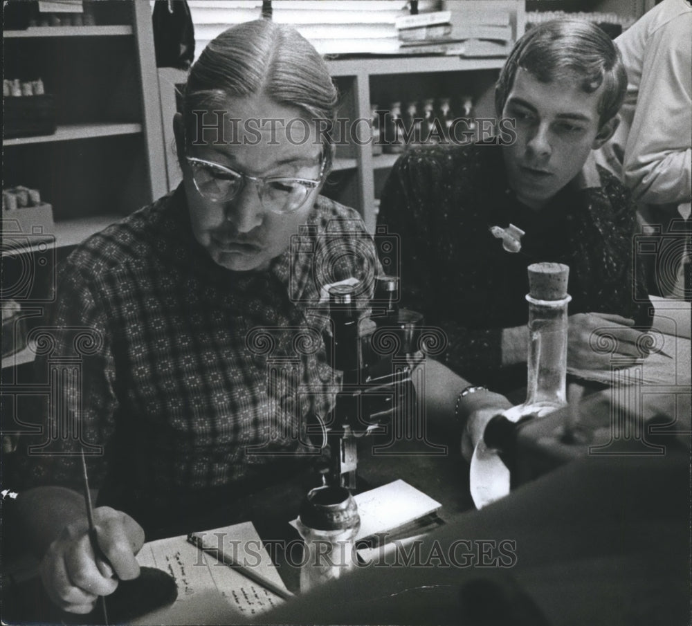 1966 Veteran Worker Ruth Montgomery & Paul McLain, Fruit Flies. - Historic Images