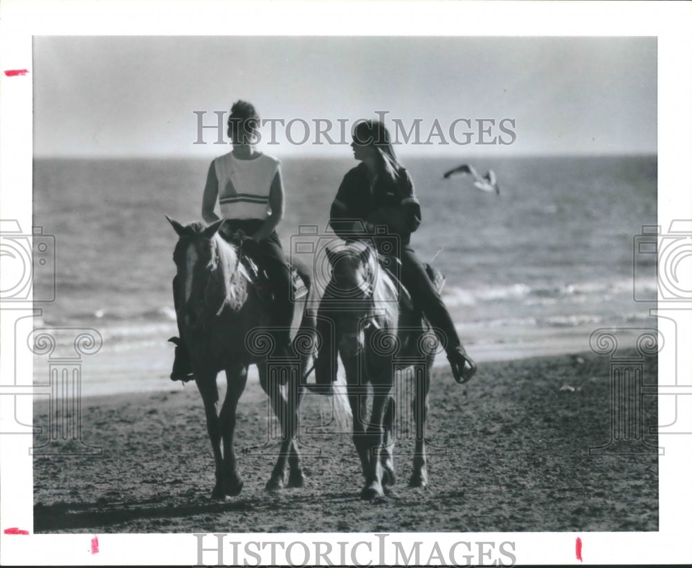 1989 Ann &amp; Georgeanna Deckard Ride Horses on Galveston TX West Beach - Historic Images