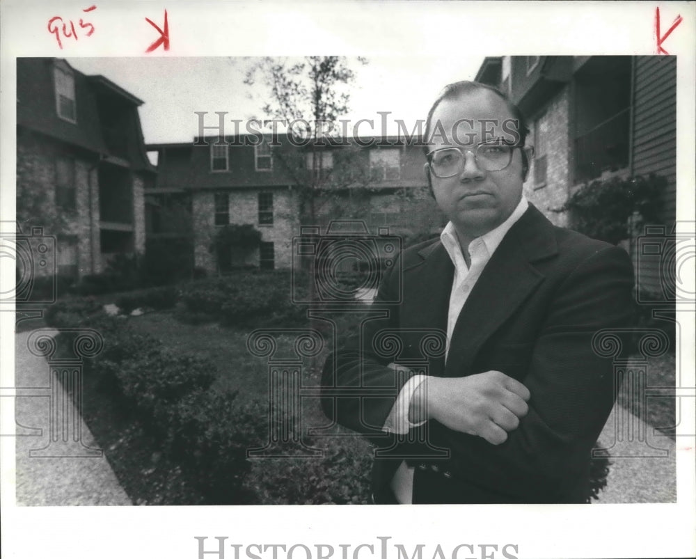 1981 Milton Ueckert after formaldehyde poisoning - Historic Images