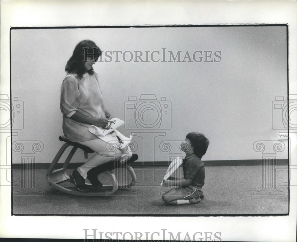 1984 Janna Mahaffey &amp; Alan Baum At Backs Unlimited Furniture Store. - Historic Images